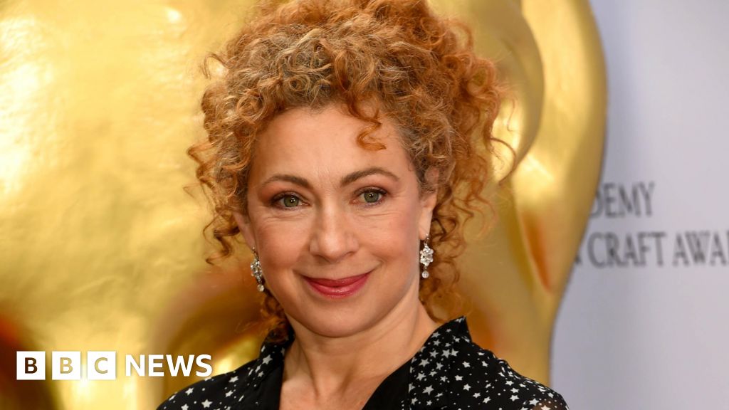 Actress Alex Kingston reveals womb cancer diagnosis