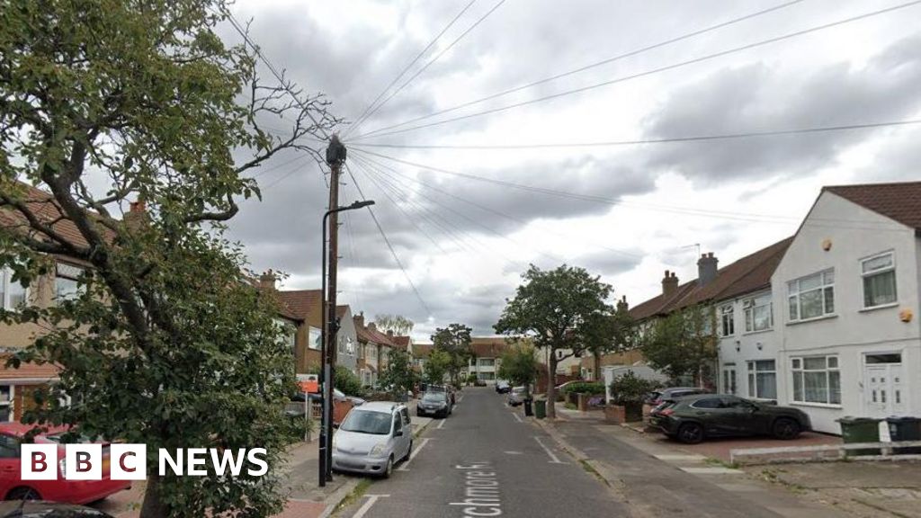 Murder arrest after man, 85, found dead in property in Streatham - BBC