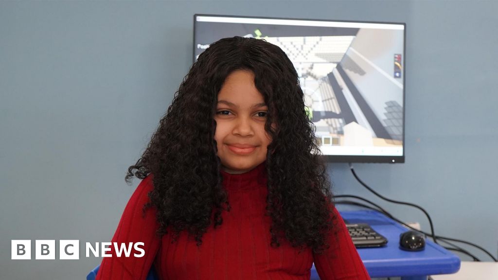 How is Minecraft helping children through their cancer treatment?