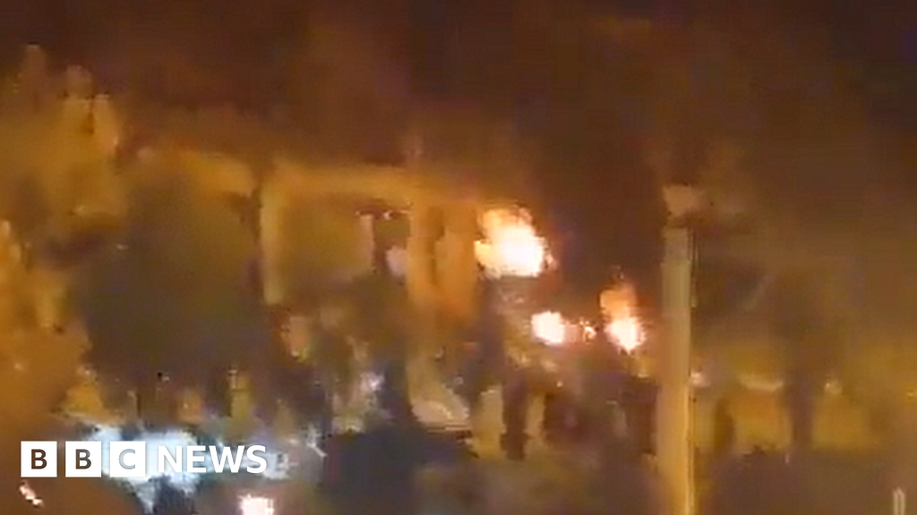 Iranian protesters set fire to Ayatollah Khomeini’s house