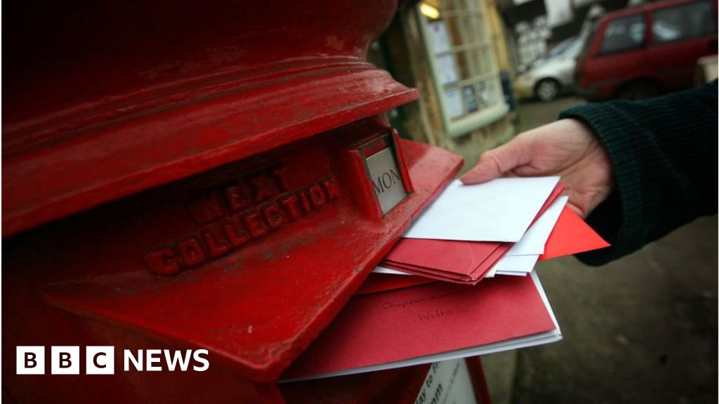 Royal Mail workers begin wave of festive strikes