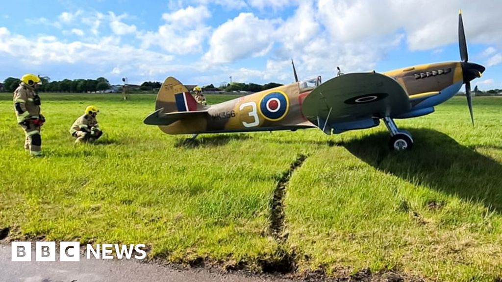 Coningsby BBMF Spitfire pilot gets top award for averting tragedy BBC