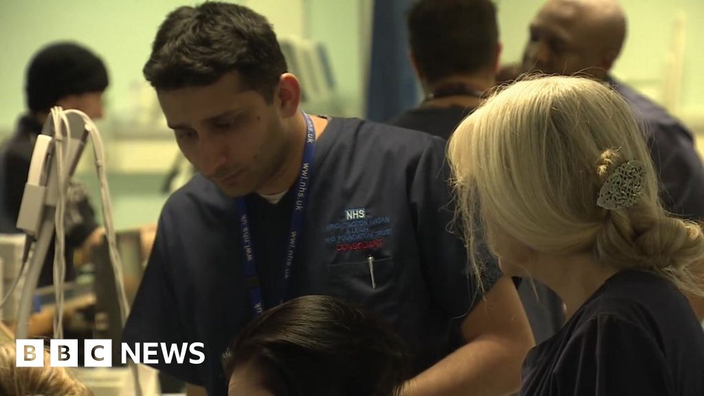 App 'helps cut hospital waiting times' BBC News