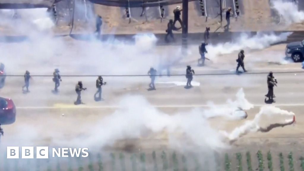 Watch: Protesters and immigration agents clash at California farm raid