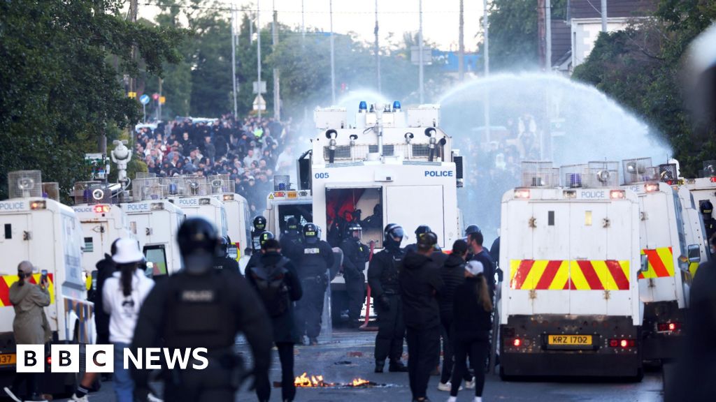 Water cannon fired in latest disorder after Belfas