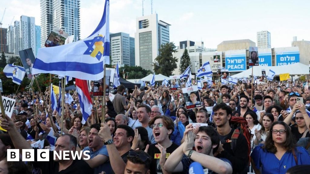 Israeli crowds cheer at news of first hostages released in Gaza