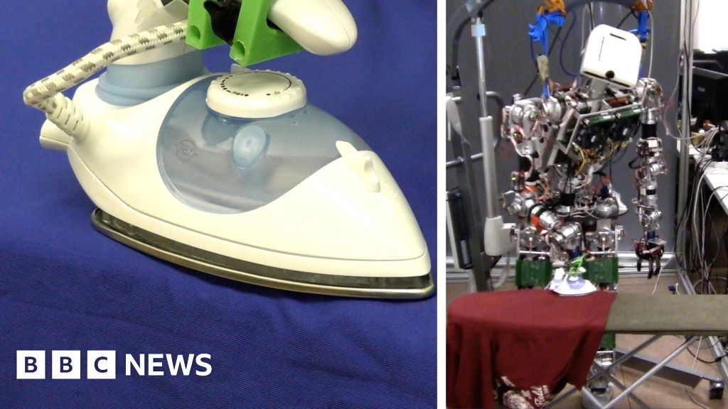 Ironing robot tackles creased clothes