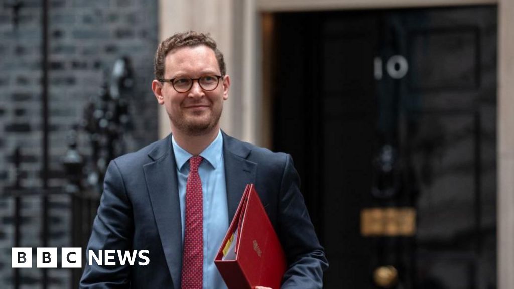 Jones gets new role as Starmer revamps No 10 team