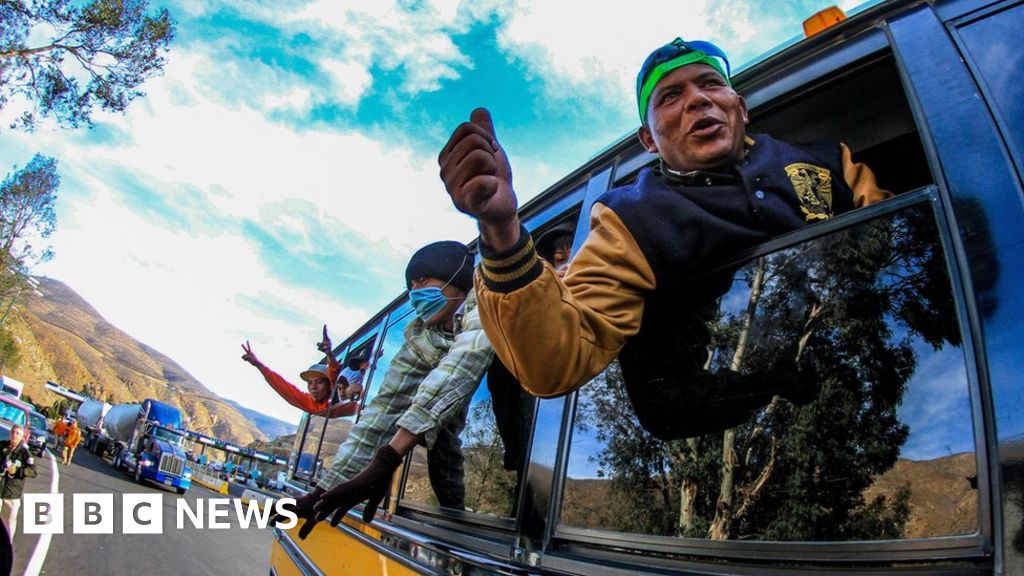 Migrant Caravan Hundreds Reach Tijuana On Us Border Bbc News