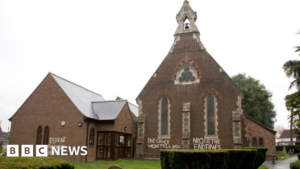 Luton Hate Crime Probe Over St Thomas's Church Graffiti - Bbc News