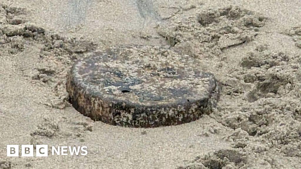 Dugaan persenjataan di pantai charmouth ternyata panci