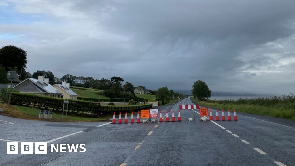 Donegal: Father and two children die as car enters Lough Foyle