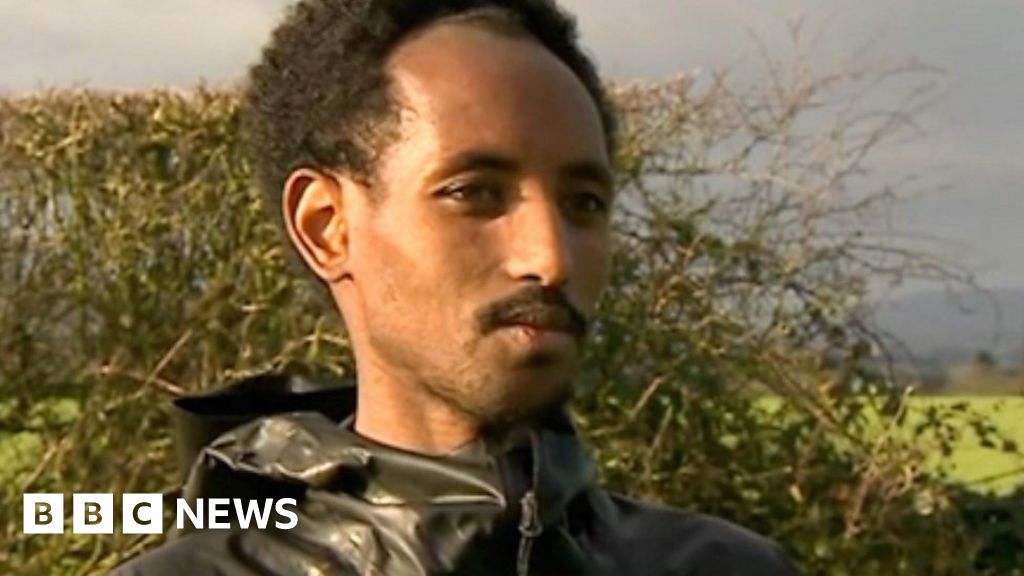Shropshire café supports refugee athlete from Ethiopia - BBC News