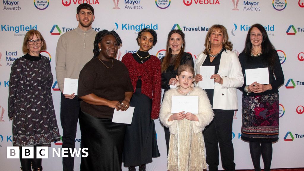 bbc.co.uk - Victoria Scheer - Sheffield mum bursting with pride over daughter's hero award