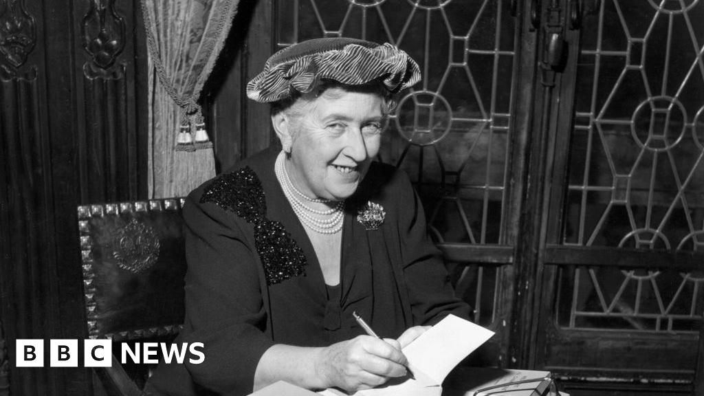 Agatha Christie's 'insightful' letters up for auction