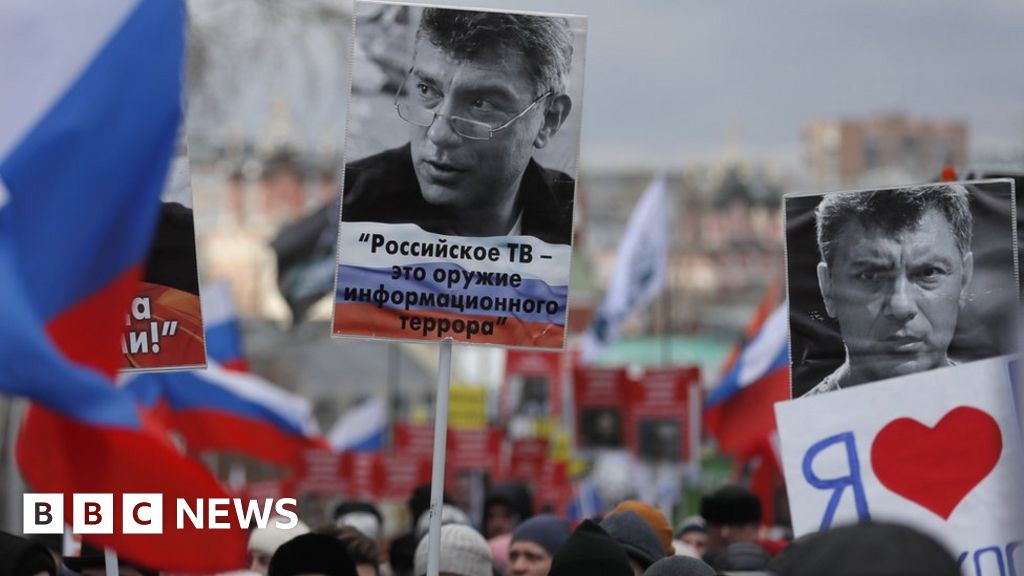 Boris Nemtsov: Russians march in memory of slain Putin opponent