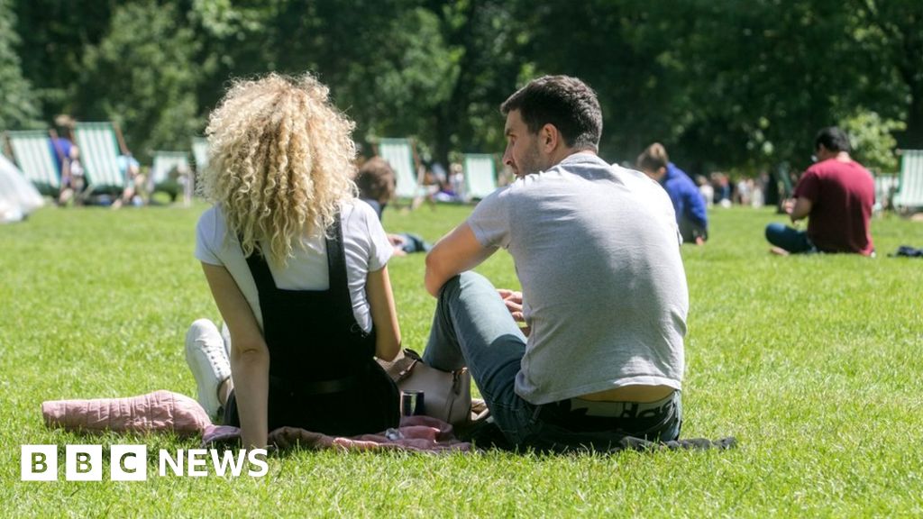 UK weather: How to keep cool and carry on in a heatwave ...