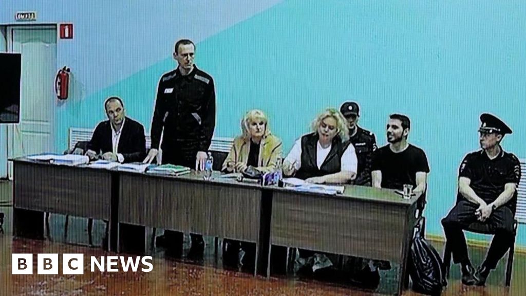 Alexei Navalny: Putin critic defiant as new trial begins