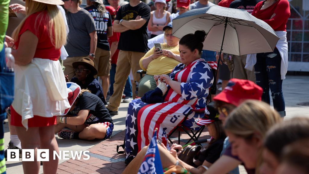 Niet afgeschrikt door de schietpartij van vorige week in Michigan verzamelden duizenden zich bij een Trump-bijeenkomst