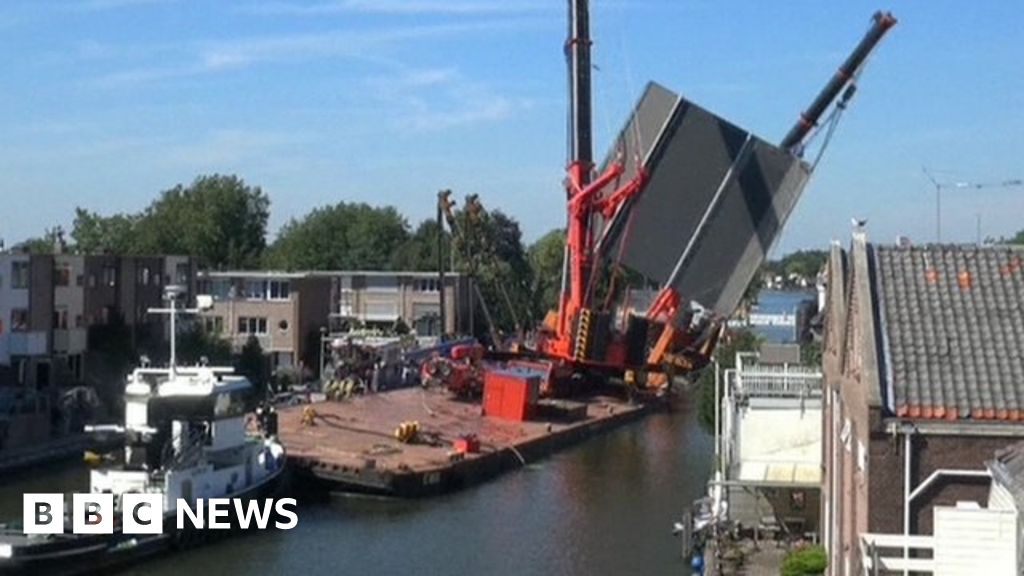 Cranes collapse on Dutch buildings