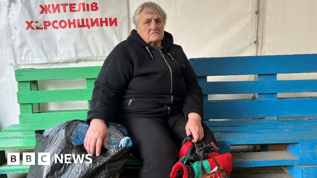 Ukraine war: Kherson shelling forces elderly from homes