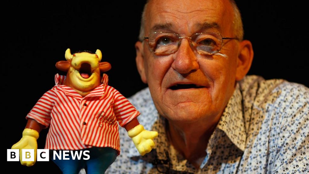 Jim Bowen: Comedian and former Bullseye host dies at 80