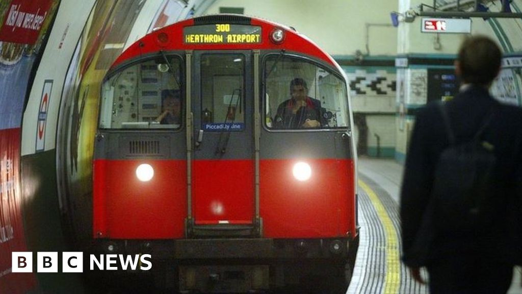 Tube door opens between stations on Piccadilly line - BBC News