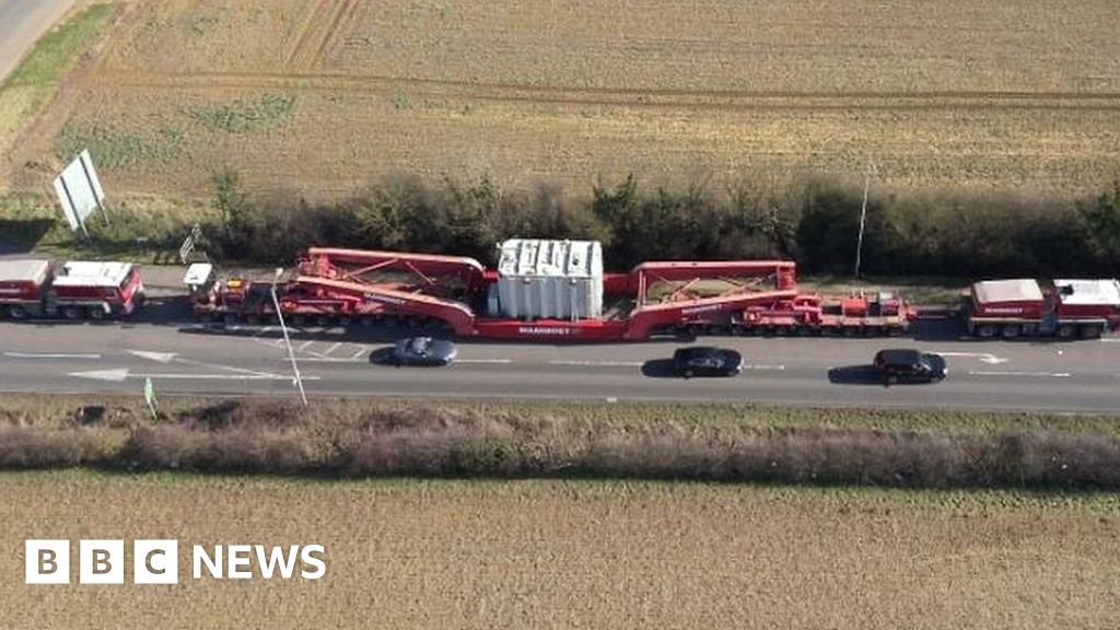 Lincolnshire drivers warned of 368-tonne load moving at 15mph 