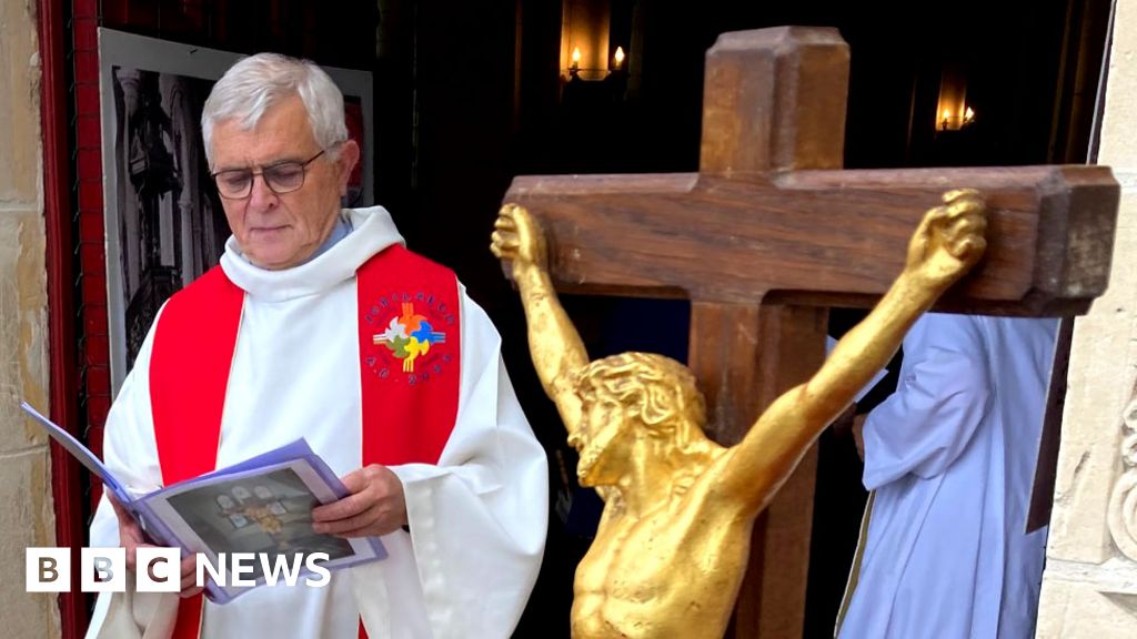 Crucifix returned from England to France after 107 years 