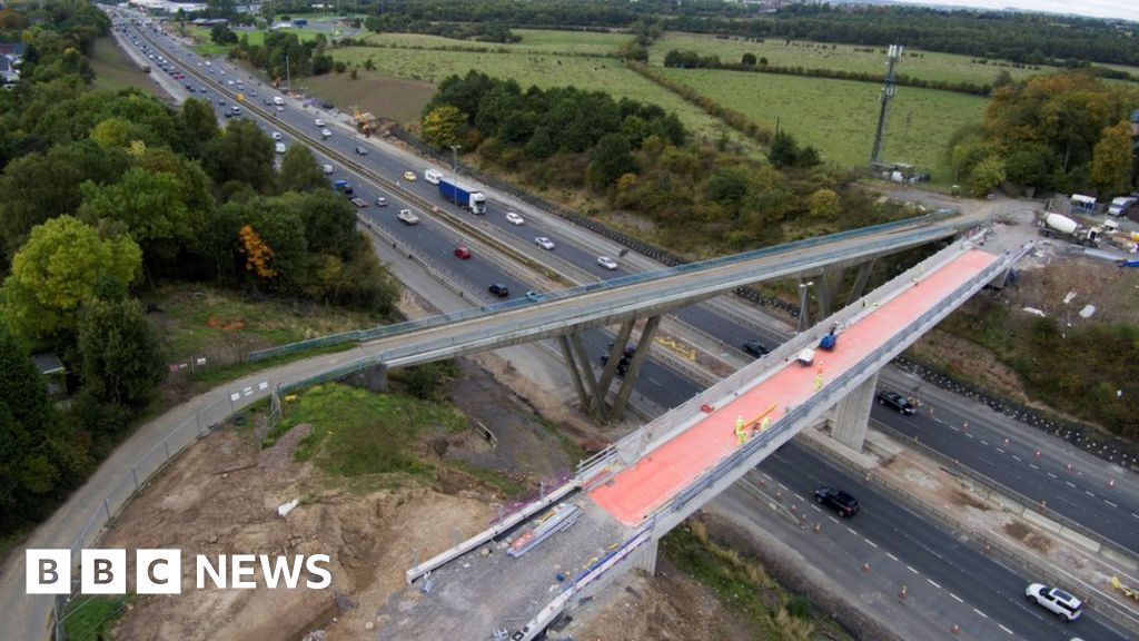 Major delays expected with complete closure of M74 section - BBC News