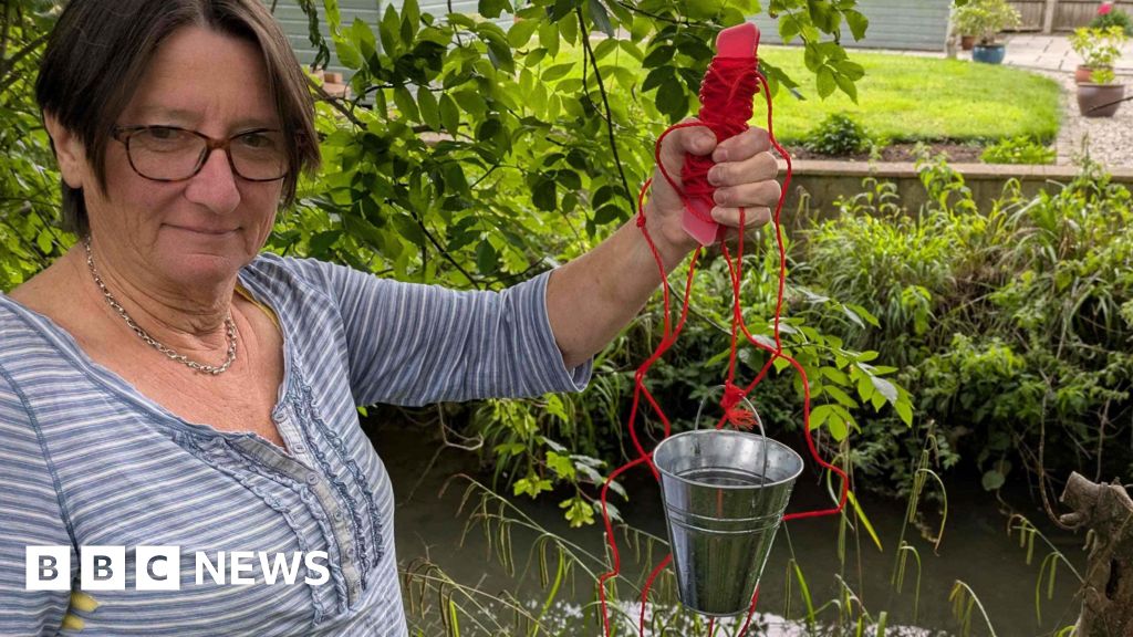 'Worrying' pollution in Cotswolds river - volunteers