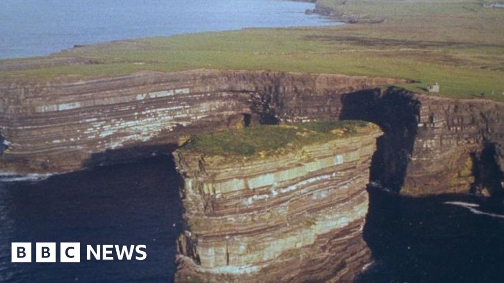 downpatrick-head-bid-to-rescue-man-in-county-mayo-cave-continues