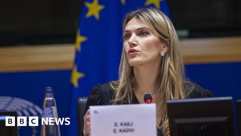 Eva Kaili: Senior EU lawmaker arrested over alleged bribery by Gulf state
