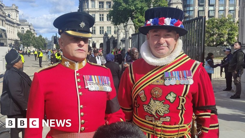 Queen's funeral: NI Yeoman humbled when guarding Queen's coffin - BBC News