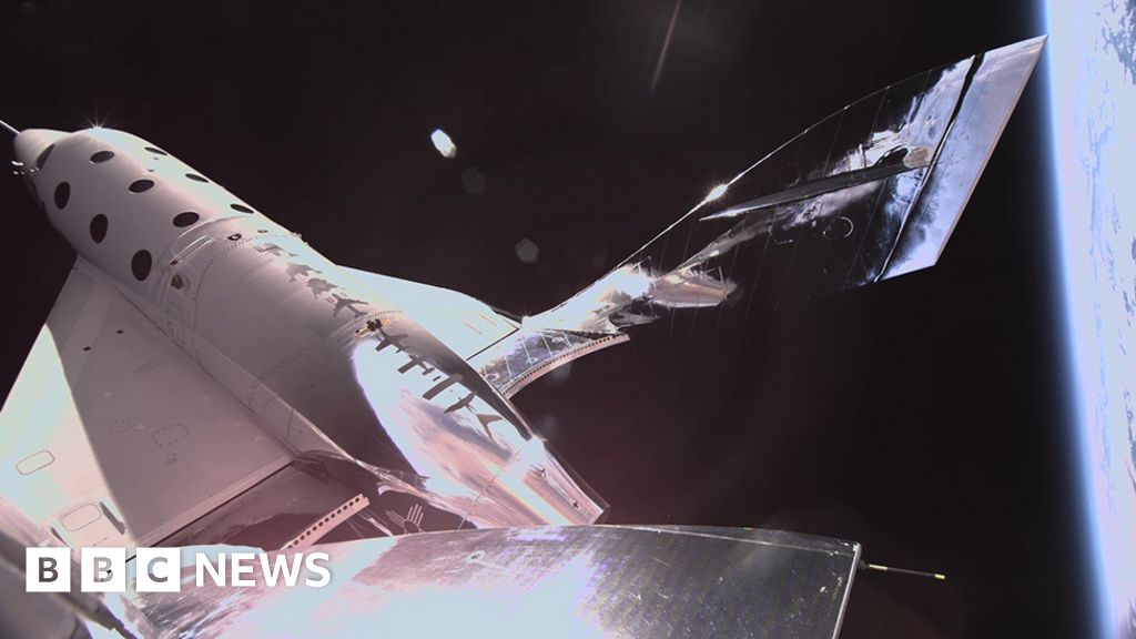 Virgin Galactic rocket plane flies to edge of space