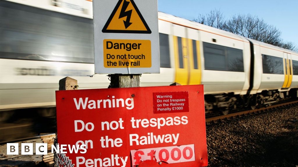 Naked sun worshippers dead body confused in the vicinity of the railway line in Essex