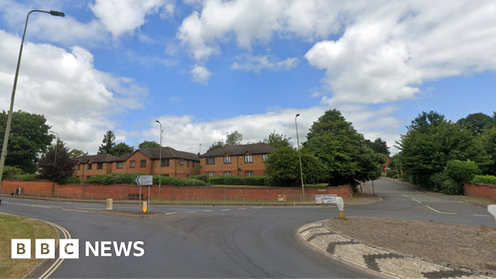 Banbury crash Driver, 33, dies after suffering head injury BBC News