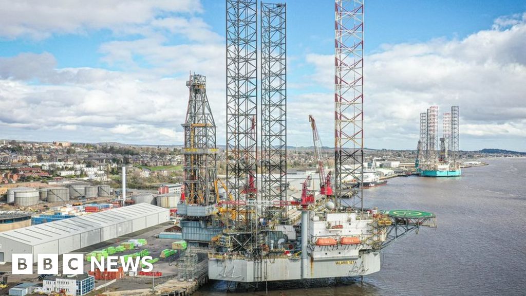 Hole found in North Sea rig deck on day worker vanished
