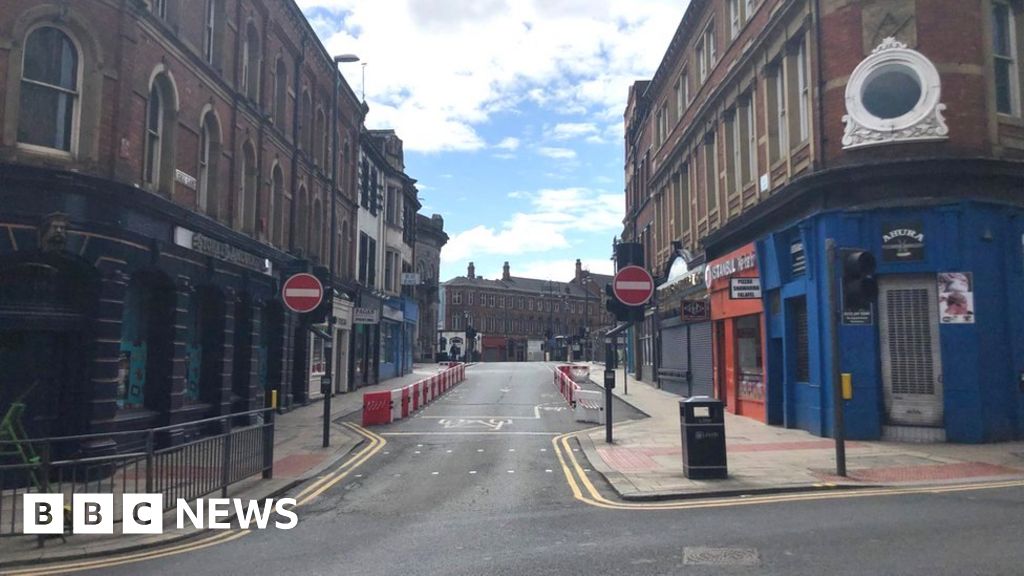 Leeds lockdown Night marshals brought in as pubs reopen BBC News