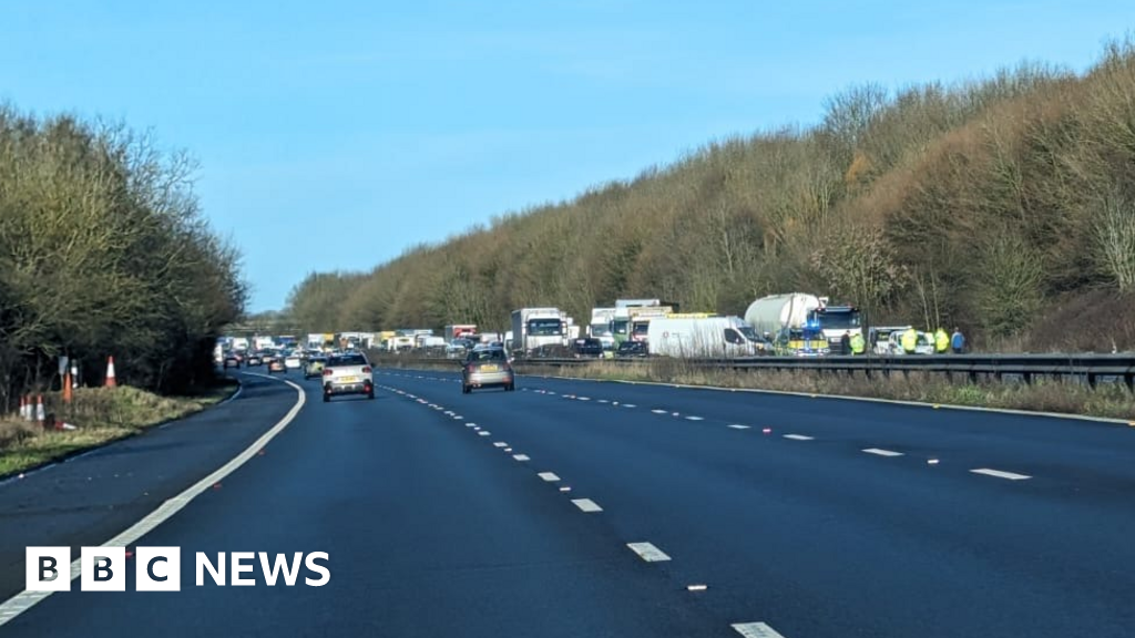 Kent Pedestrian dies in crash with lorry on M20