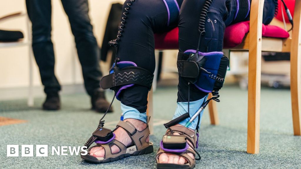 AI: Stroke patient helped to walk by high-tech trousers