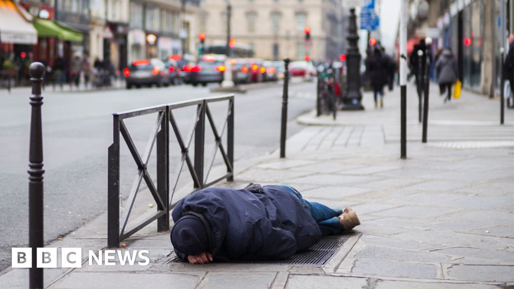 How Many Homeless In Paris