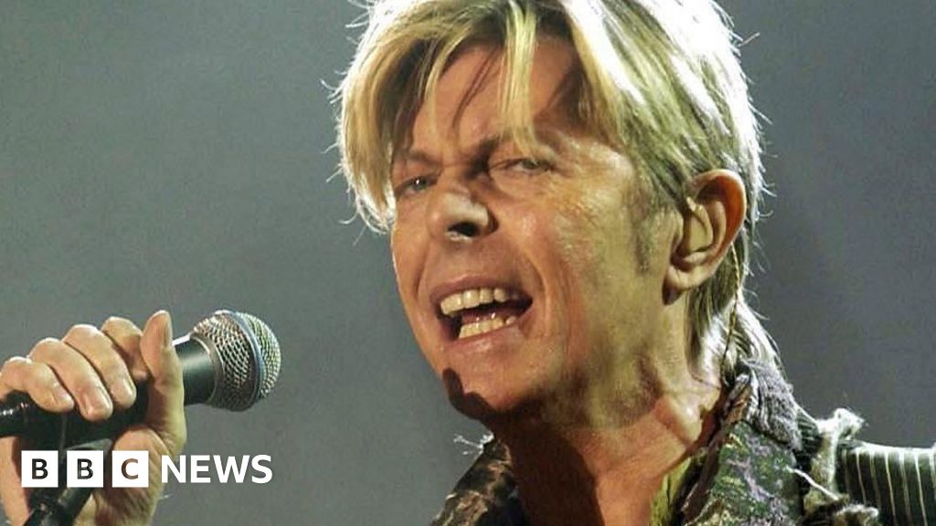 David Bowie equals Elvis's chart record - BBC News