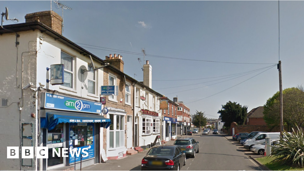 Slough street stabbing leaves man seriously injured - BBC News