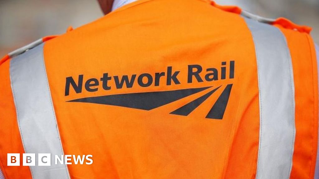 network-rail-admits-too-few-trains-run-on-time-bbc-news