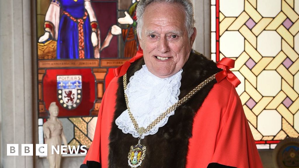 retired-school-caretaker-becomes-northampton-s-new-mayor