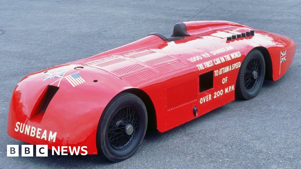 Land speed record engine restored at Beaulieu museum - BBC News