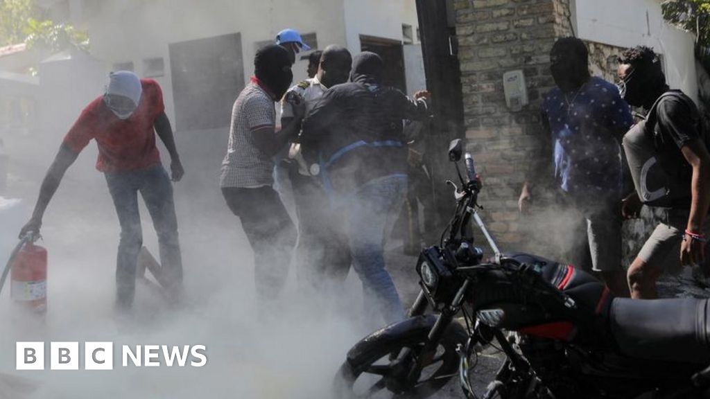 Haiti police riot after crime gangs kill 14 officers