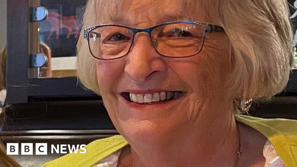 Tributes to grandmother killed in Bulkington crash BBC News