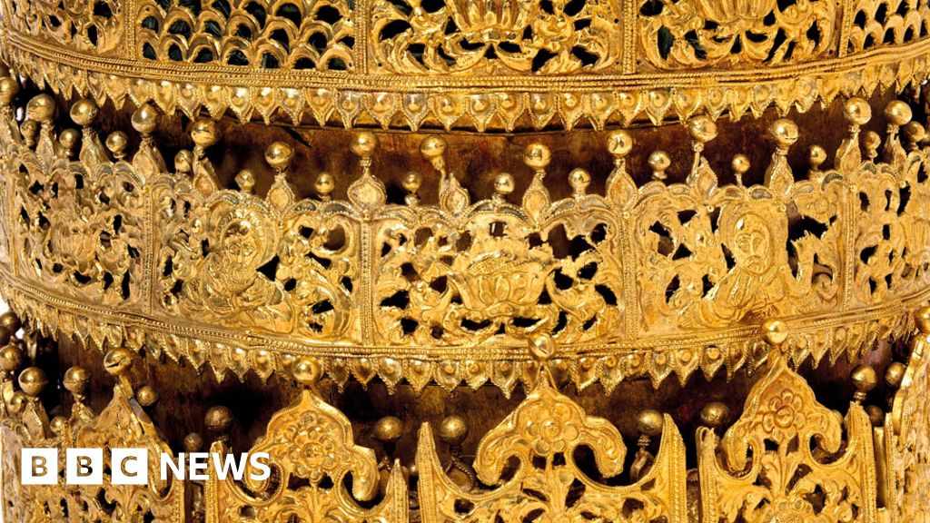 V&A's Ethiopian treasures A crown, a wedding dress and other loot